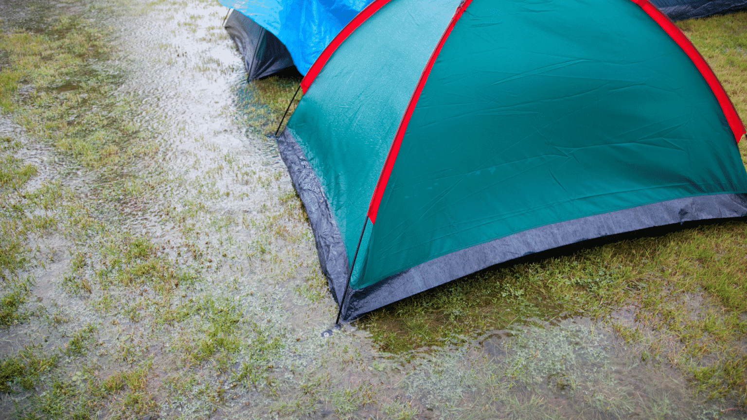 camping-in-the-rain-ultimate-guide-14-tips-to-teach-you-how-to-camp-in