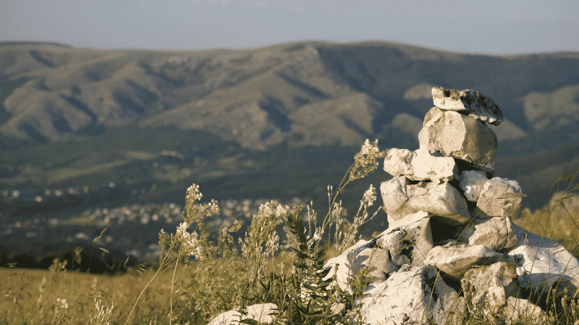 stacked-rocks-meaning-what-do-stacked-rocks-symbolize-the-hiking